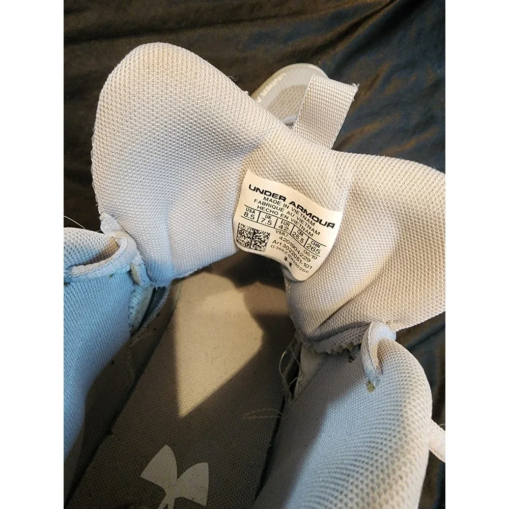 Under Armour Mens Basketball Shoes Grey White Mid Top Sneakers Athletic Training